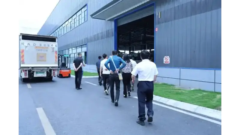 International Customer Visits HYT Packaging para sa On-Site Factory Tour